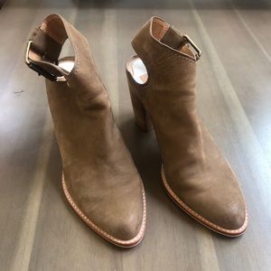 Heeled close toe mule